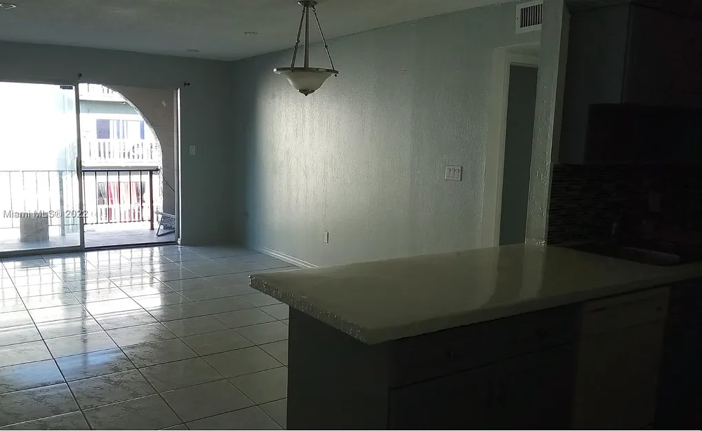 2 bed, 846 sqft, $2,200 — Photo 1