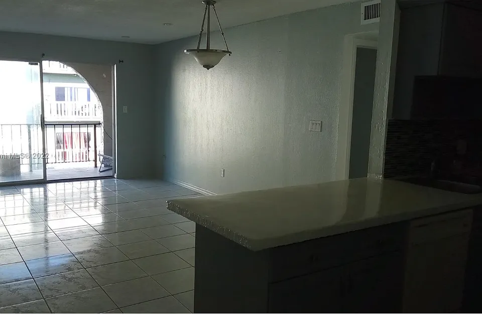 300 W 74th Pl #303