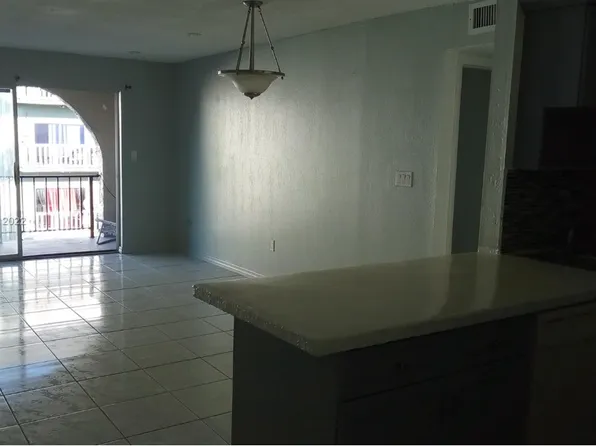 300 W 74th Pl APT 303, Hialeah, FL 33014