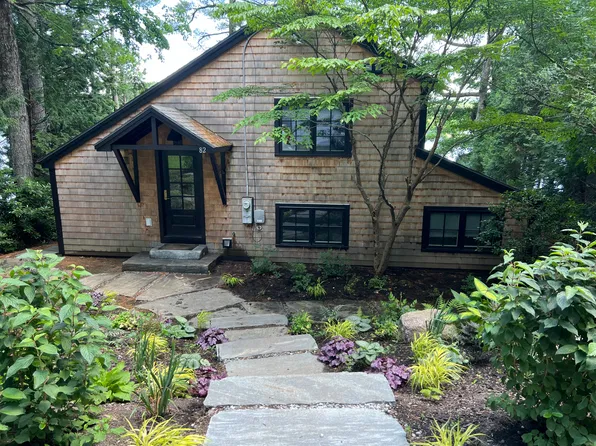 82 Norton Pond Rd, Lincolnville, ME 04849