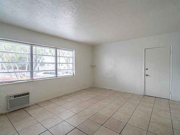 5th image of 6970 Indian Creek Dr Unit 8-6970-08