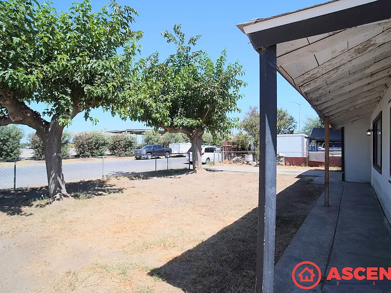 25428 Barbara St — Photo 2