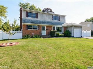 50 Walter Ct, Commack, NY 11725