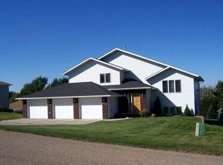 2720 Clydesdale Dr, Bismarck, ND 58503