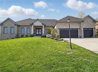 2831 Maginn Dr, Beavercreek, OH 45434