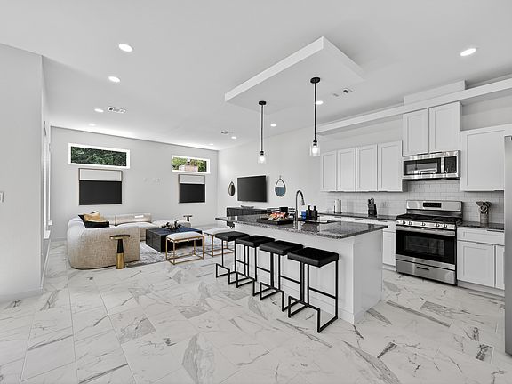 2nd image of 2912 El Fenice Ln