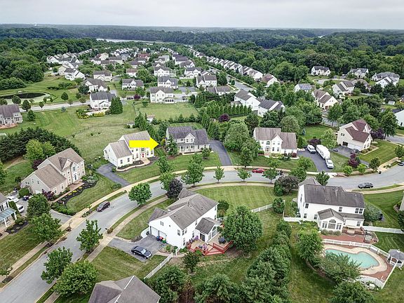 4th image of 736 Pinewood Dr