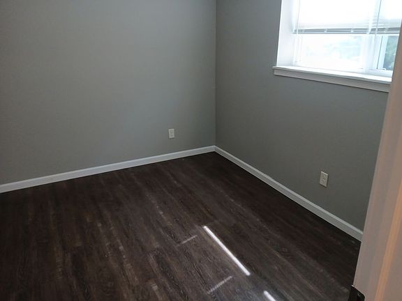 5th image of 904 Georgian Dr APT C