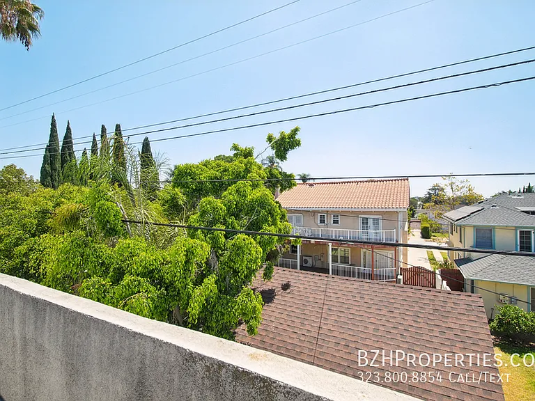 870 Crenshaw — Photo 23
