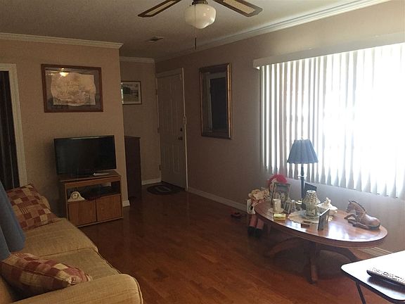 5th image of 934 Hickory St