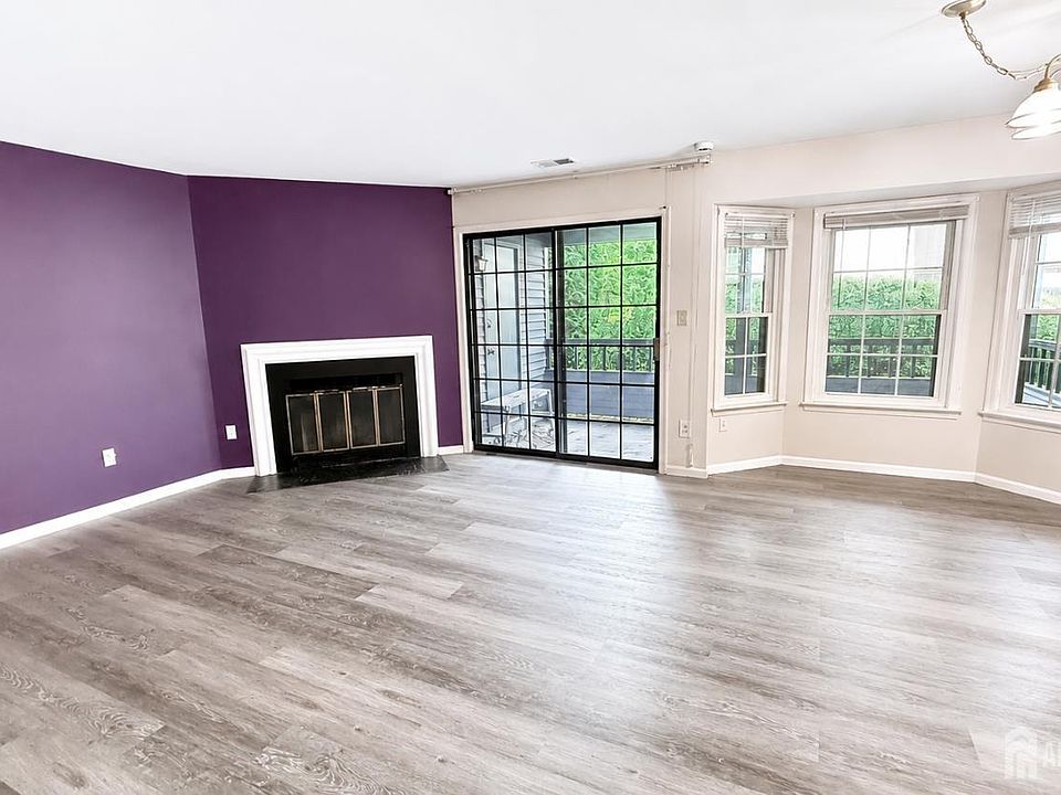 1st image of 903 Woodhaven Dr