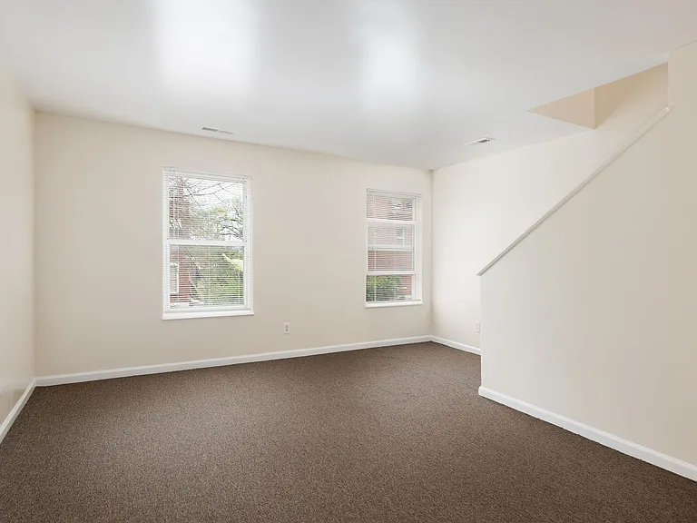College Hill Apartments — Photo 5