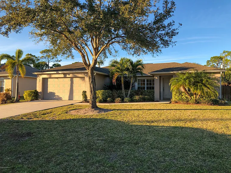 347 Americana Blvd NE — Photo 1