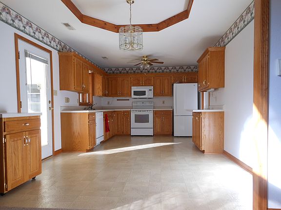 3rd image of 35 N Larand Dr