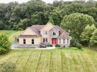 7 Stingray Dr, Reading, PA 19608