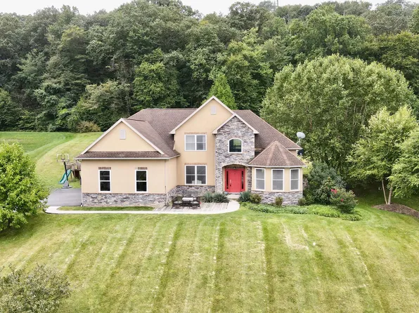 7 Stingray Dr, Reading, PA 19608