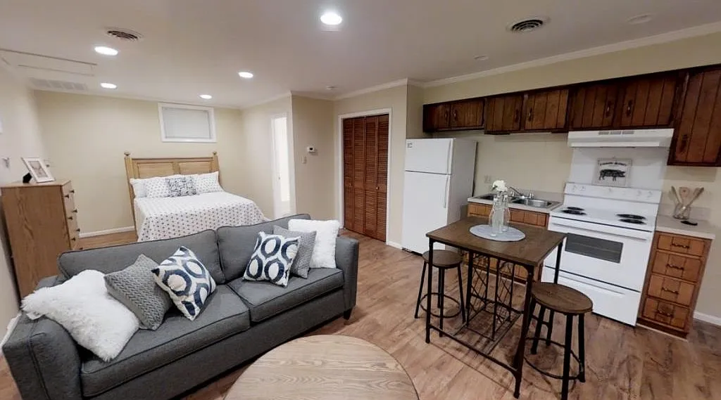Studio, 414 sqft, $750 — Photo 2