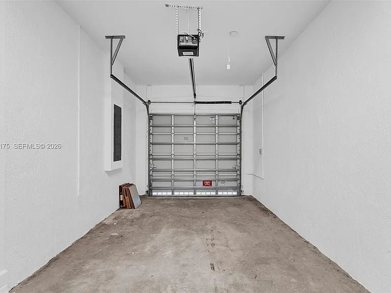 11925 NW 46th St — Photo 32