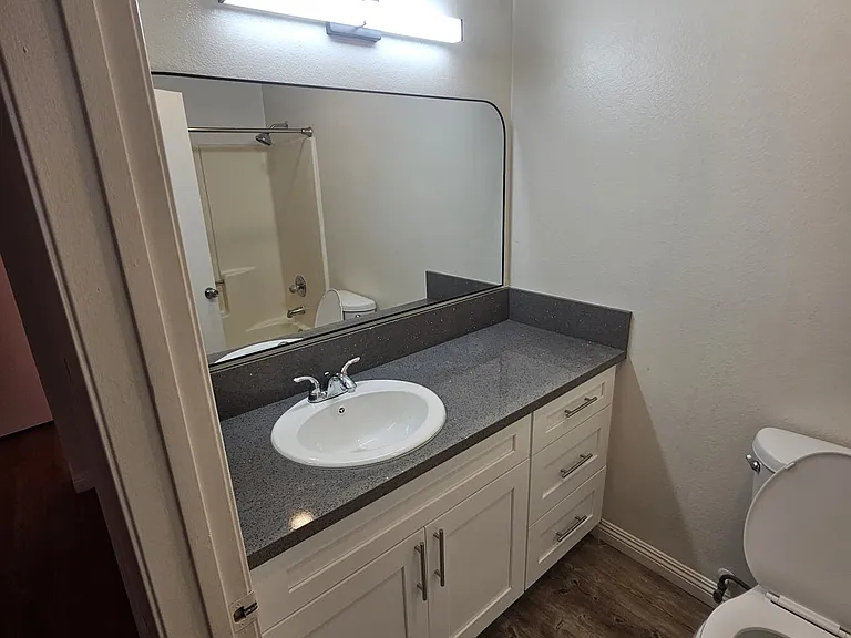 215 E Maple St #104 — Photo 6
