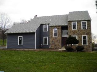 2 E Indian Springs Dr, Glenmoore, PA 19343