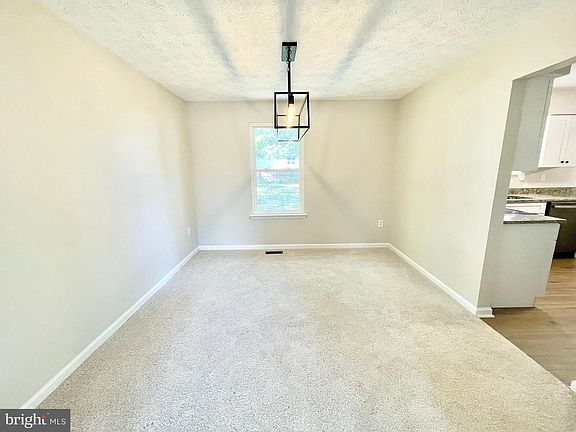 5th image of 14 Saint Albans Blvd