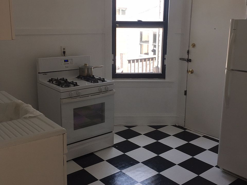1st image of 4011 N Oakley Ave #2