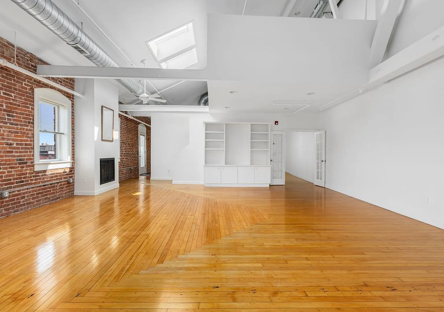 Spacious Loft in Downtown Providence! — Photo 1