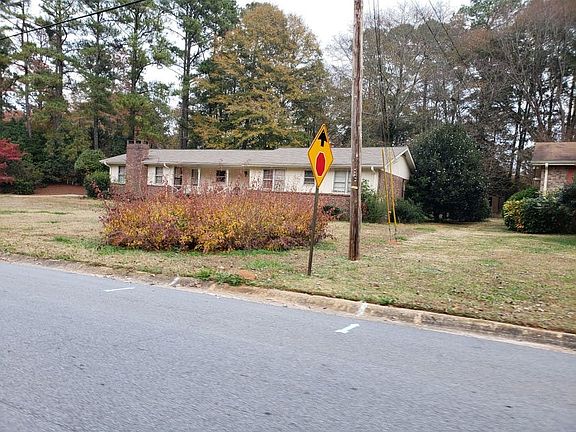 2nd image of 2525 Country Club Dr SE