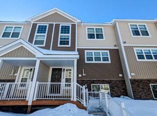 7557 Woods Edge Blvd, Lino Lakes, MN 55014