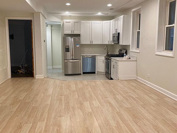 3rd image of 7349 N Seeley Ave Unit G