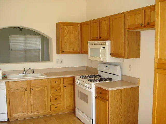 4 bed, 2.0 bath, 1768 sqft, $1,895 — Photo 2