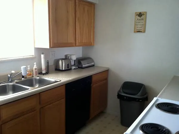 711 3rd St #F6 — Photo 7