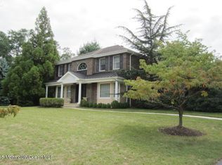27 Oxford Ln, Eatontown, NJ 07724
