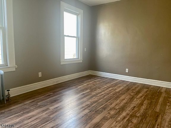 5th image of 22 Salem St Floor 2