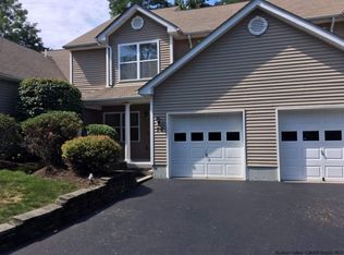 76 Twin Ponds Dr, Kingston, NY