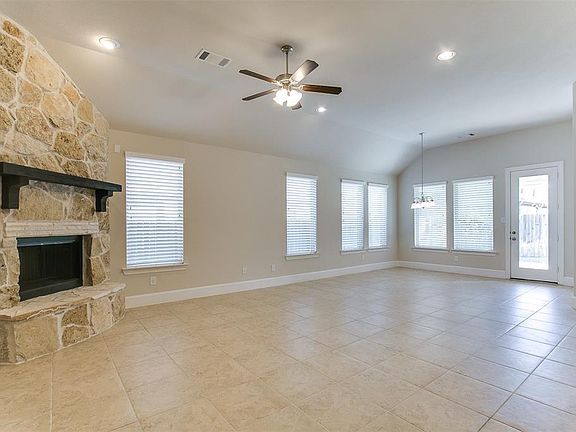 5th image of 2807 Walnut Crest Dr