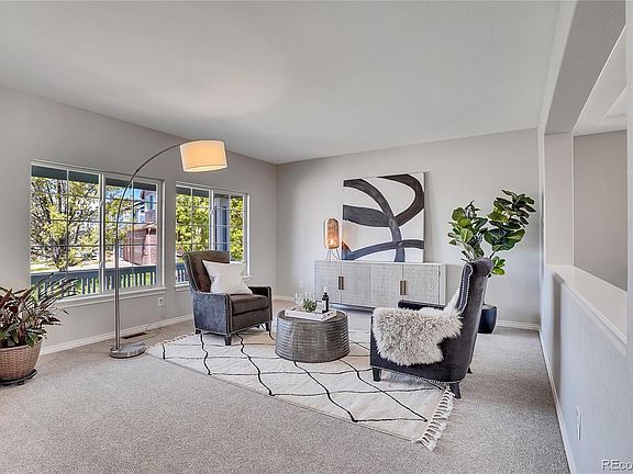 4th image of 821 Parkdale Place