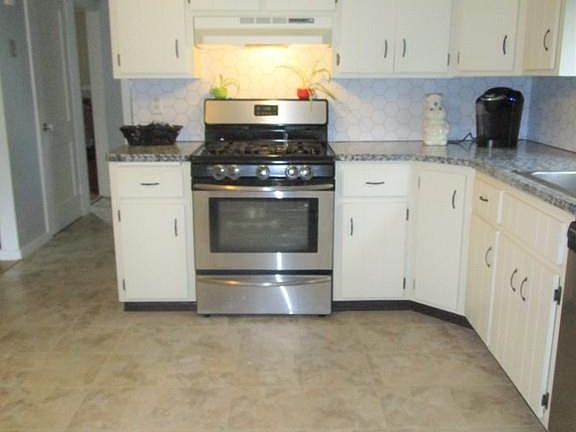 4th image of 62 Pleasant Ave