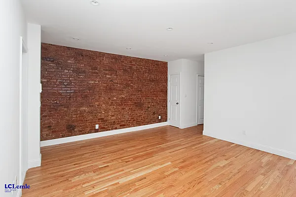 Rented by LC Lemle Real Estate Group | media 20