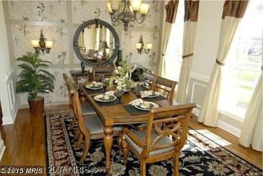 Easton Traditional Dining Room