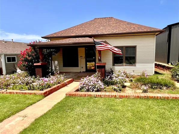 205 E 1st St, Carnegie, OK 73015