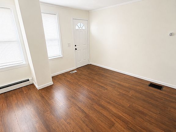 4th image of 718 Dyer Ave