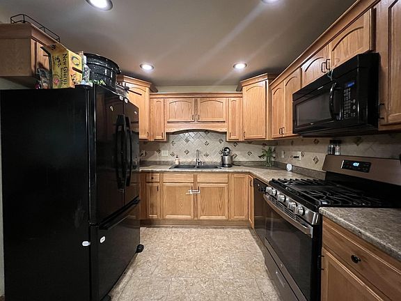 4th image of 2334 S Jackson St