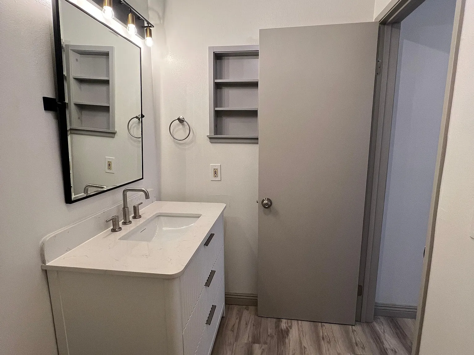 2 bed, 850 sqft, $3,095 — Photo 2