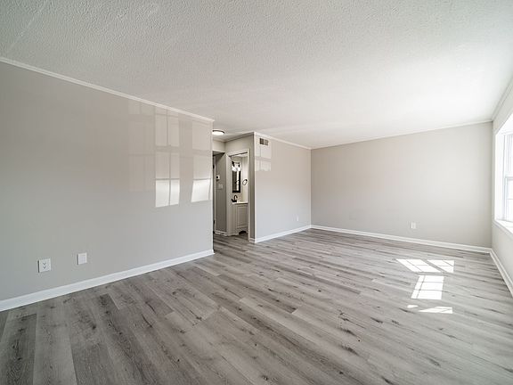 4th image of 2200 Williamsburg Dr APT 5