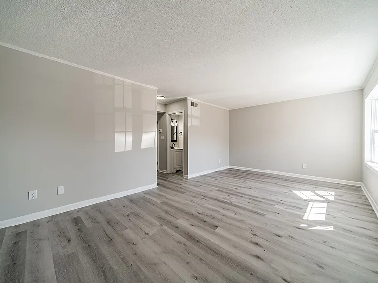 2200 Williamsburg Dr #24 — Photo 6