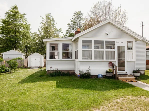 21 Reggio Ave, Old Orchard Beach, ME 04064