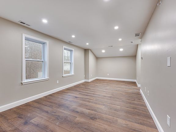 4th image of 25 Buckley St #2L