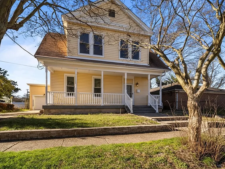 3027 Grandy Ave — Photo 2