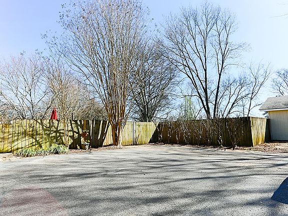 3rd image of 815 General Forrest Dr